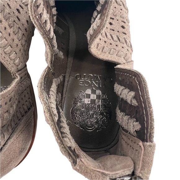 Vince Camuto Brown Perforated V-Cut Block Heel Ankle Boots Size 9 1/2 Women’s - Picture 5 of 11